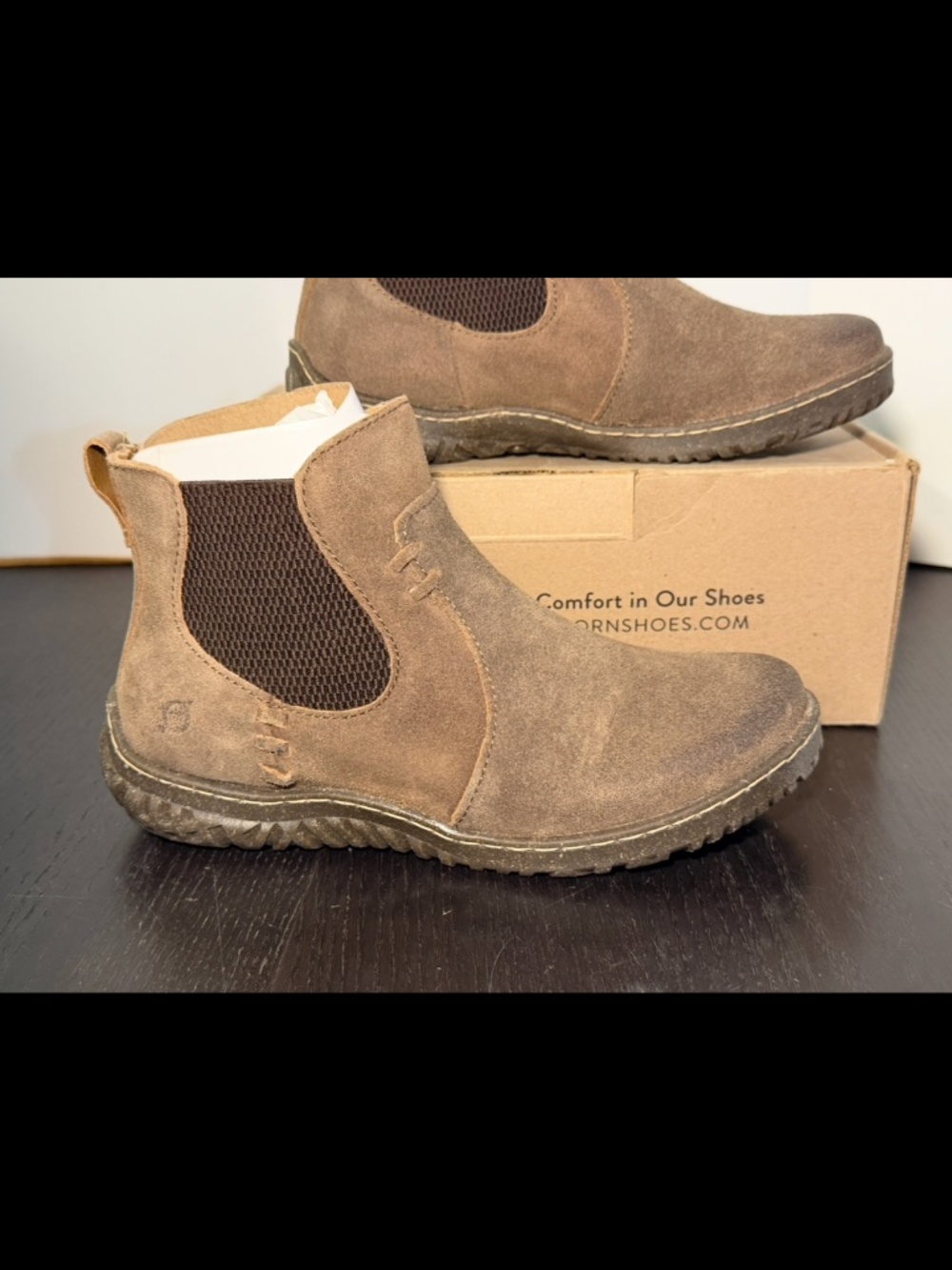 Born Bali Suede Chelsea Boots Distressed Taupe Womans 8.5M